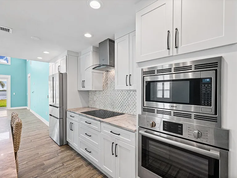6323 Bayou Grande Blvd NE — Photo 5