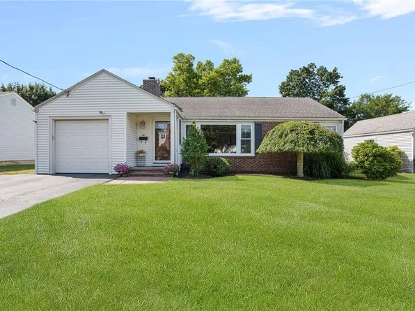 165 Garden City Dr, Cranston, RI 02920