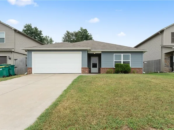 210 E Kara Ln, Rogers, AR 72758