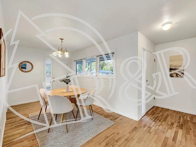 1640 Gilham Rd — Photo 2