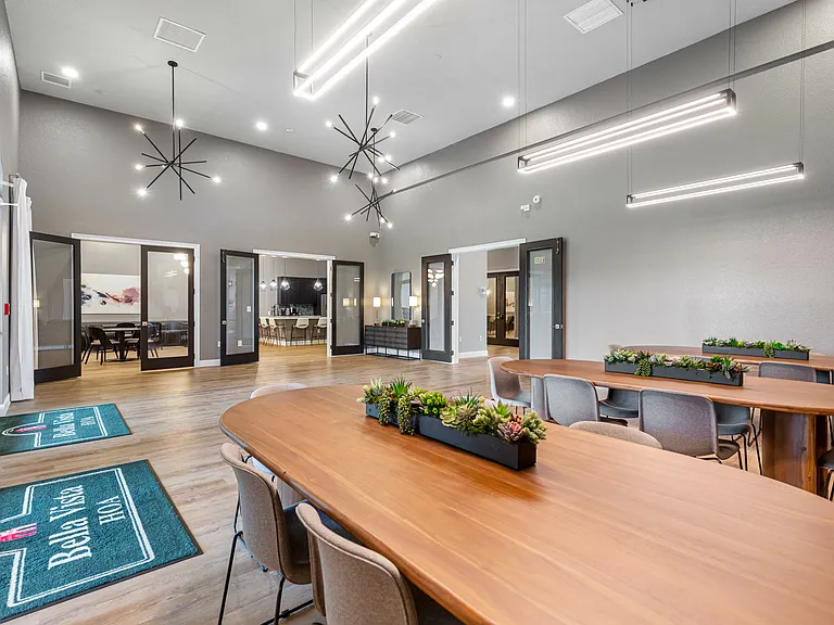 Bella Vista Apartments — Photo 21
