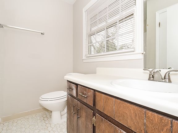 5th image of 2617 Twin Oaks Dr SW