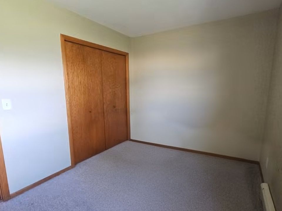2nd image of 919 5th St NE APT 4