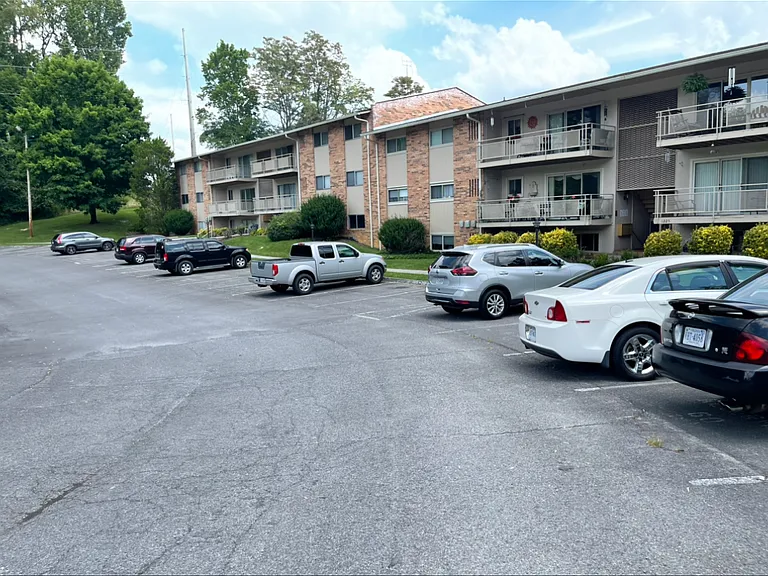 1225 Carriage Cir #104 — Photo 7