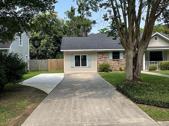 3rd image of 6 Burlington Dr