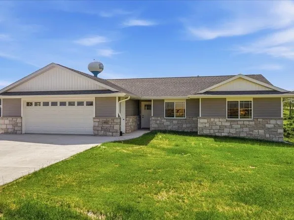 405 N Blake Ave, East Dubuque, IL 61025