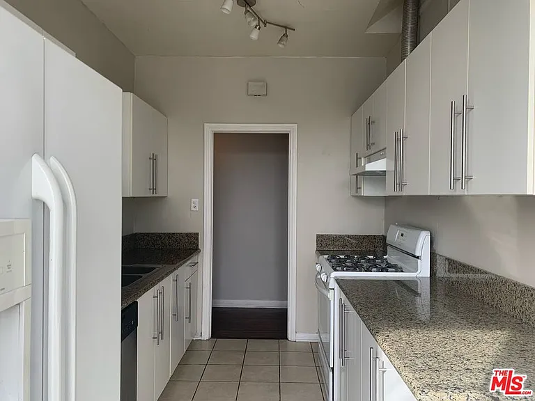 259 S Elm Dr — Photo 6