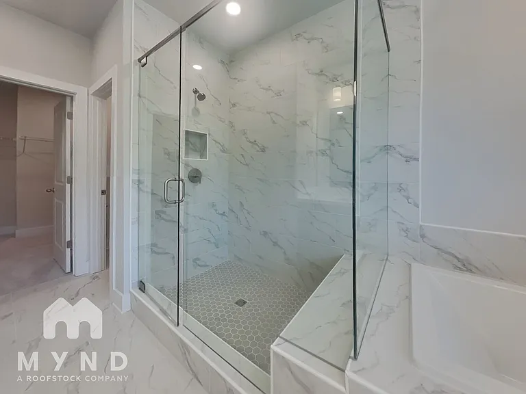 1273 Windmill Pkwy — Photo 16