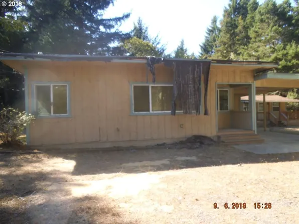 69872 Crannog Rd, North Bend, OR 97459