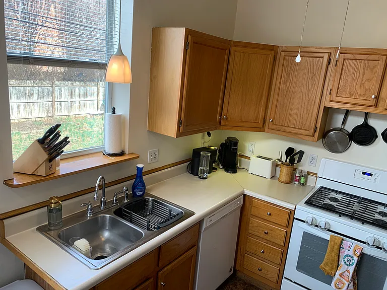 142 W 6th Ave — Photo 9