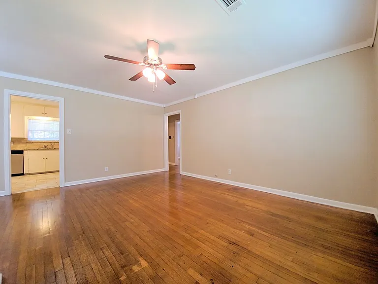 1223 Shawnee St — Photo 2