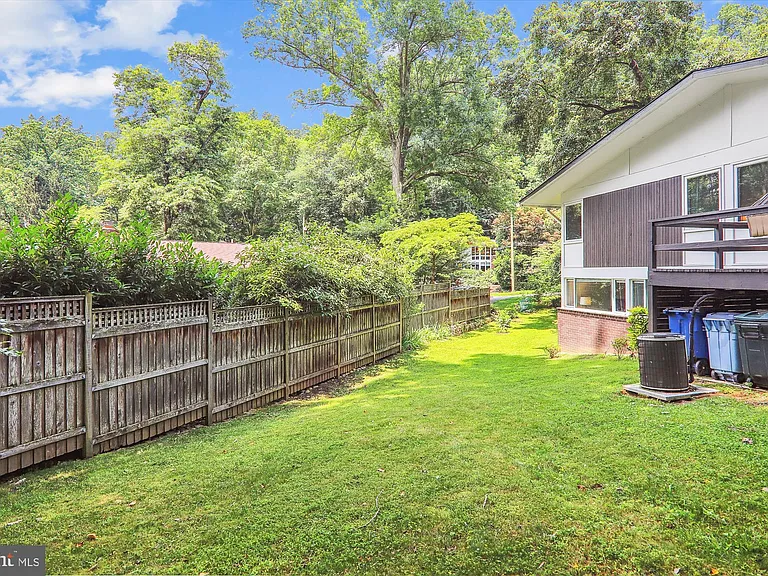 3945 Rickover Rd — Photo 33