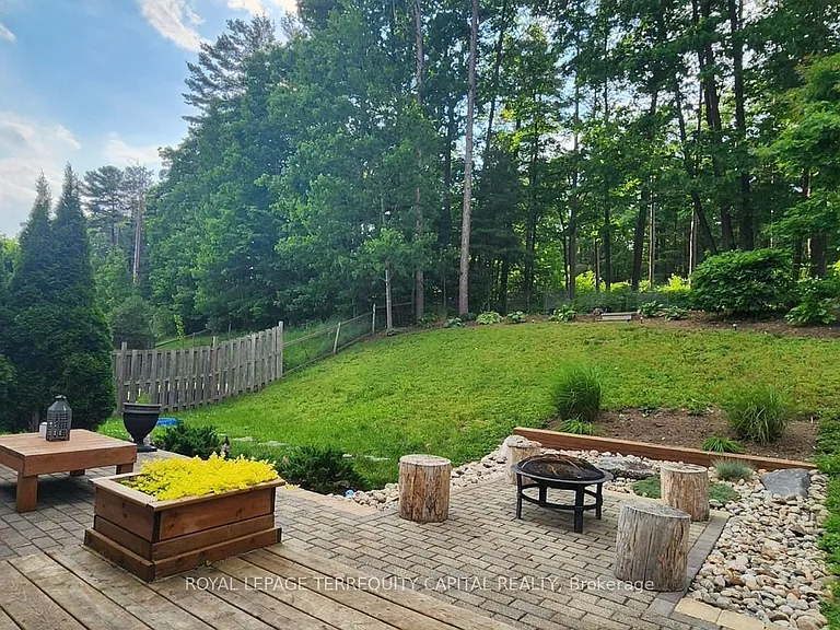 344 Edgehill Dr #UPPER — Photo 29