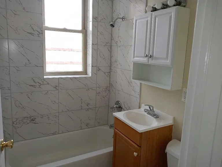 3317 W Division St #4 — Photo 5