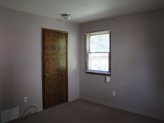 5th image of 1209 Edmonton St NE