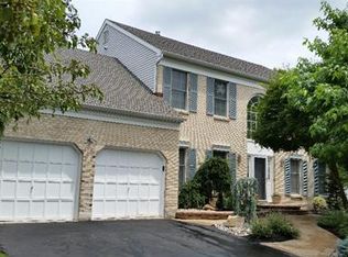 37 Dickinson Rd, Kendall Park, NJ 08824