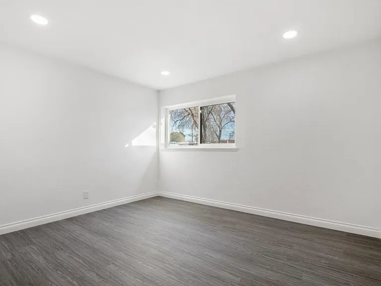 1121 W Holguin St — Photo 13