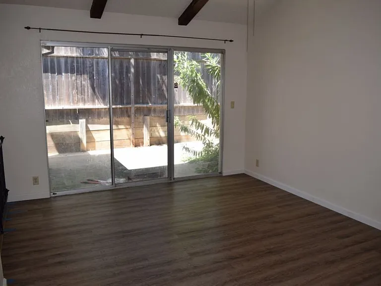 6051 Roloff Way — Photo 5