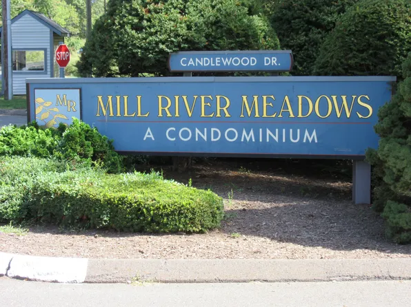 95 Candlewood Dr, South Windsor, CT 06074