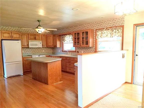 4th image of 313 Crestview Dr