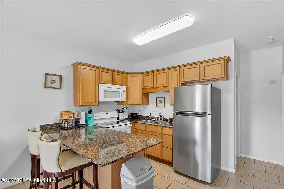 1283 Century Oaks Drive Unit B - B — Photo 4