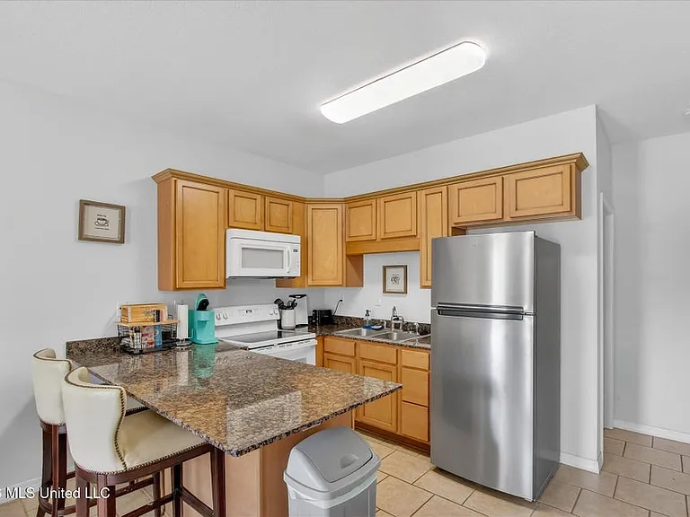 1283 Century Oaks Dr — Photo 4