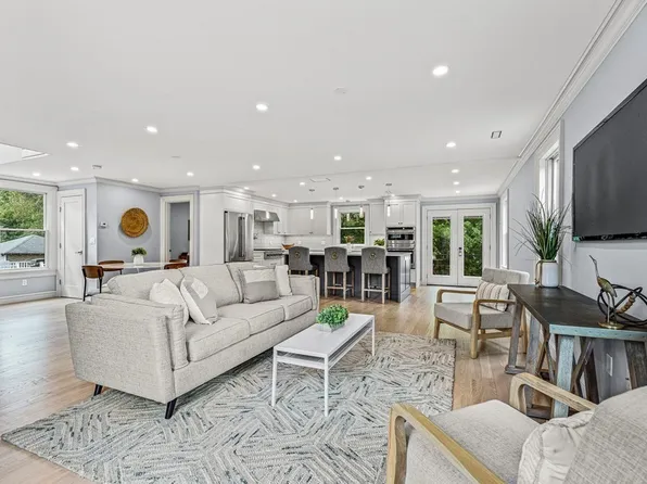 18 Forest St, Winchester, MA 01890