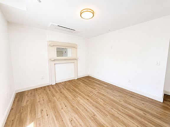5th image of 319 Connecticut St #3