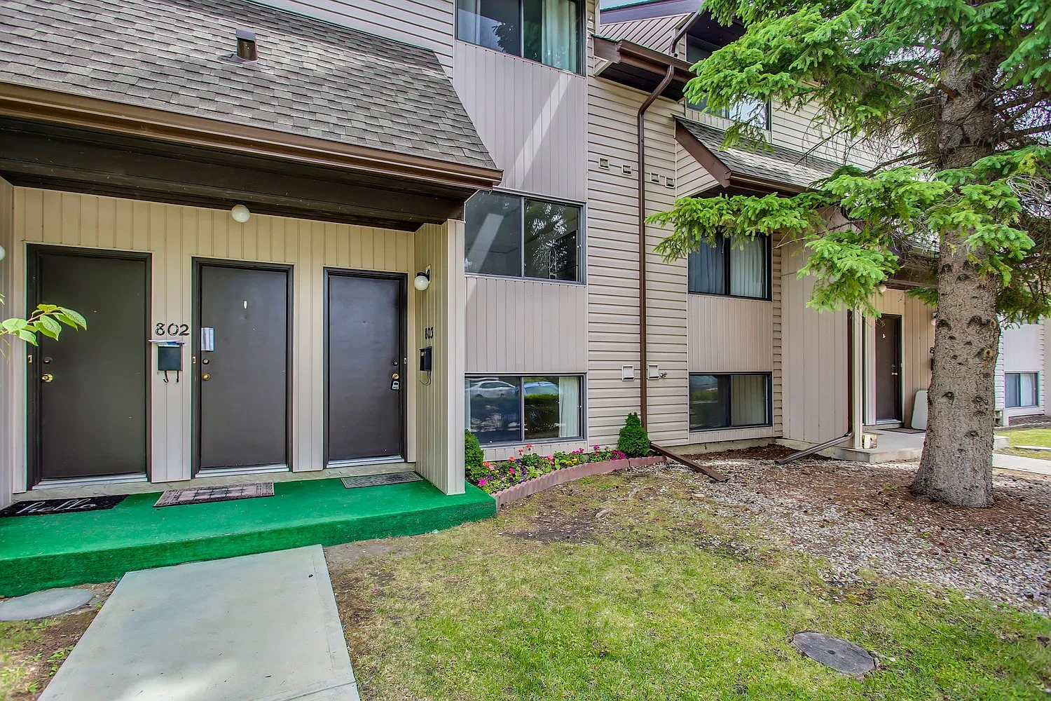 2 bed, 1.5 bath, 1150 sqft, $1,925 — Photo 3
