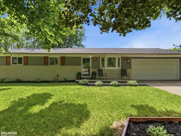 45709 Wakefield St, Shelby Township, MI 48317