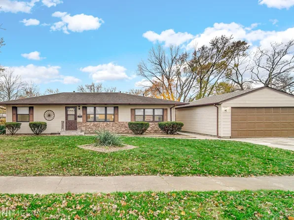 90 Hillcrest Ave, Hobart, IN 46342