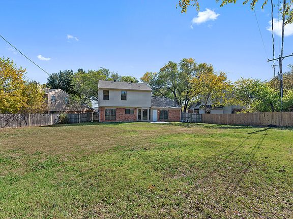 2nd image of 605 Mission Hills Dr