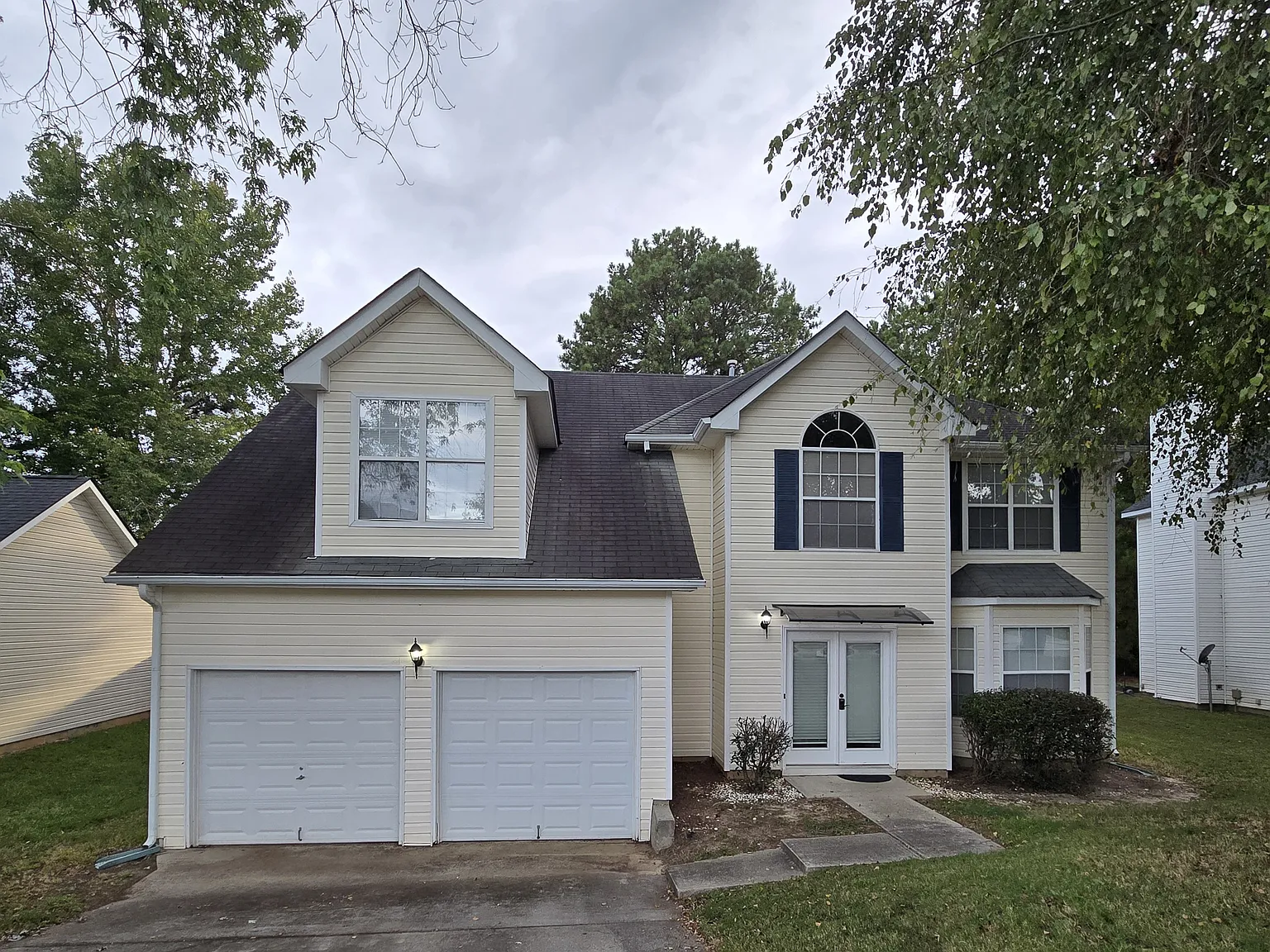 4 bed, 2.5 bath, 2270 sqft, $2,500 — Photo 1