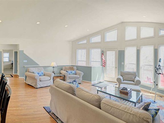 5th image of 2331 N Lakeshore Dr