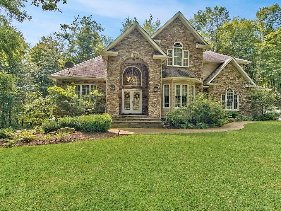 1st image of 126 Ledgewood Dr #L-10