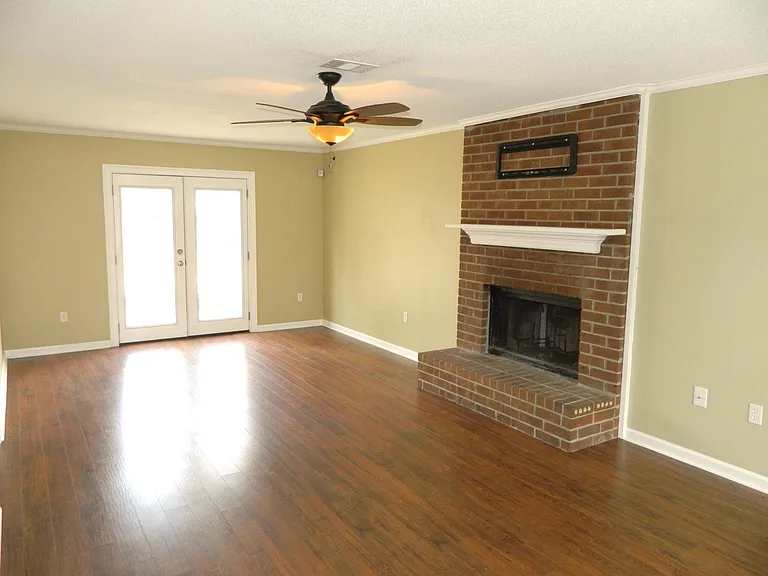635 Clinton Way W — Photo 6
