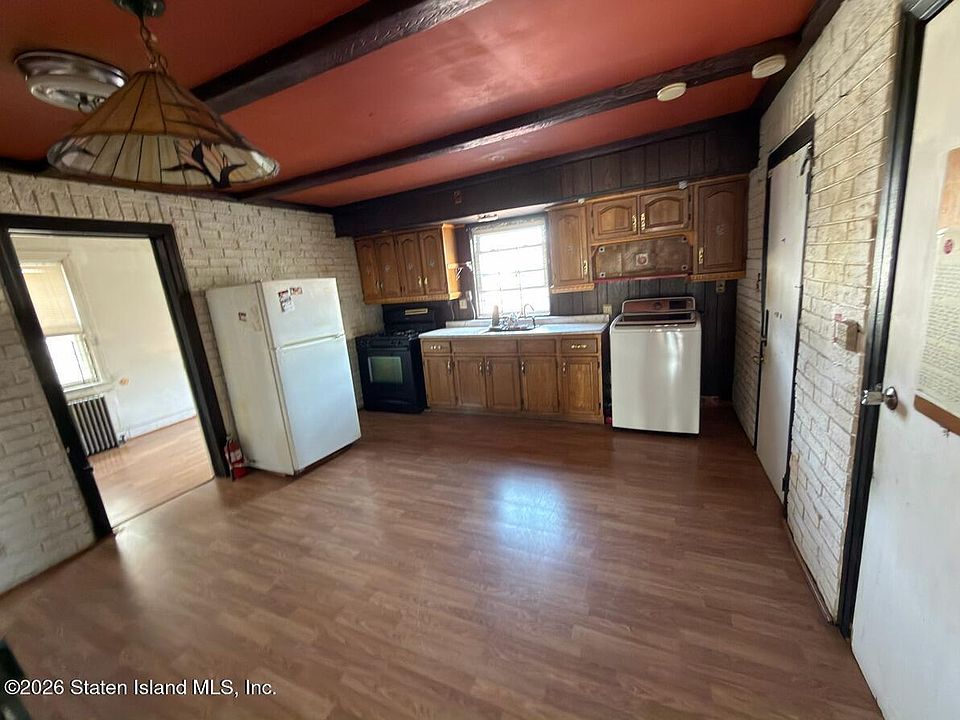 2nd image of 97 Mersereau Ave