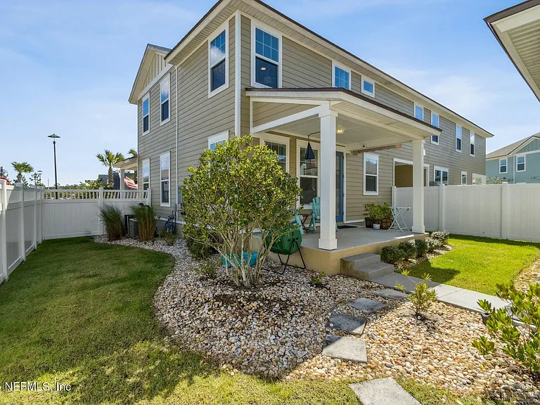 213 Daydream Ave — Photo 2