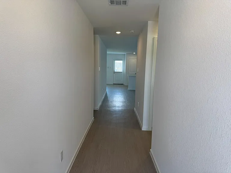 706 Zuppino Ln — Photo 2