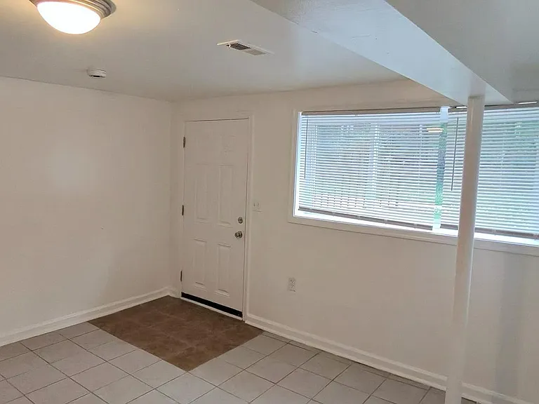 407 Lebaum St SE #4 — Photo 6