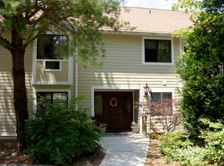 11D Foxwood Dr APT D, Morris Plains, NJ 07950