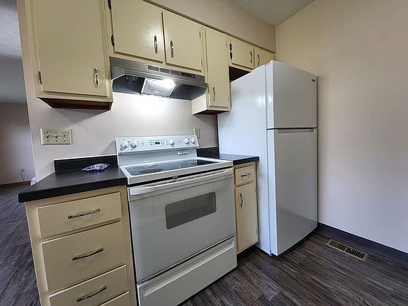 4th image of 220 Heritage Cir