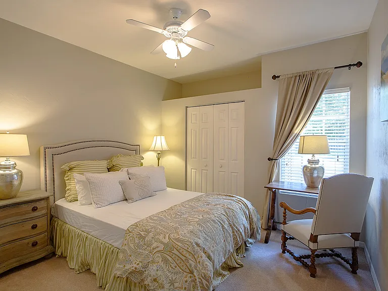 Huntington Lakes Apartments — Photo 21
