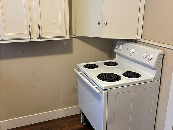 5th image of 227 3rd Ave NW