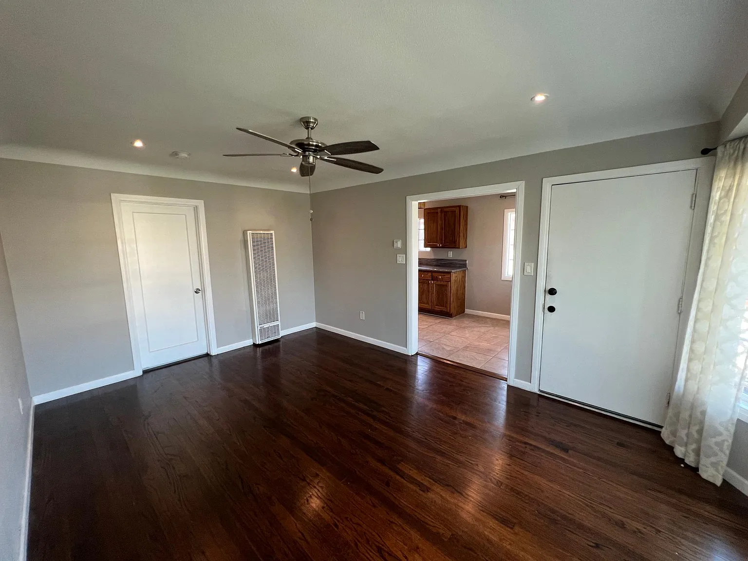 1 bed, 900 sqft, $2,100 — Photo 4