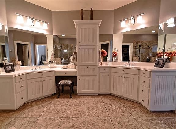 5th image of 2117 Castle Creek Dr