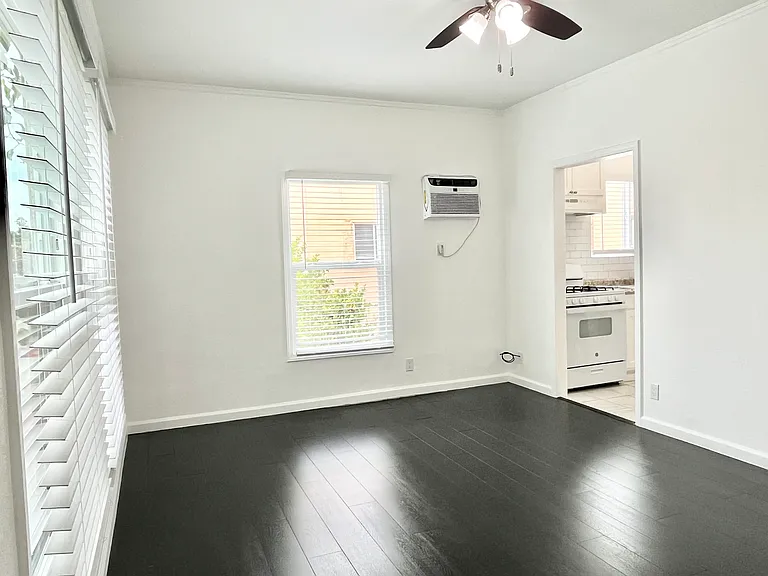 5136 Marathon St #209 — Photo 2