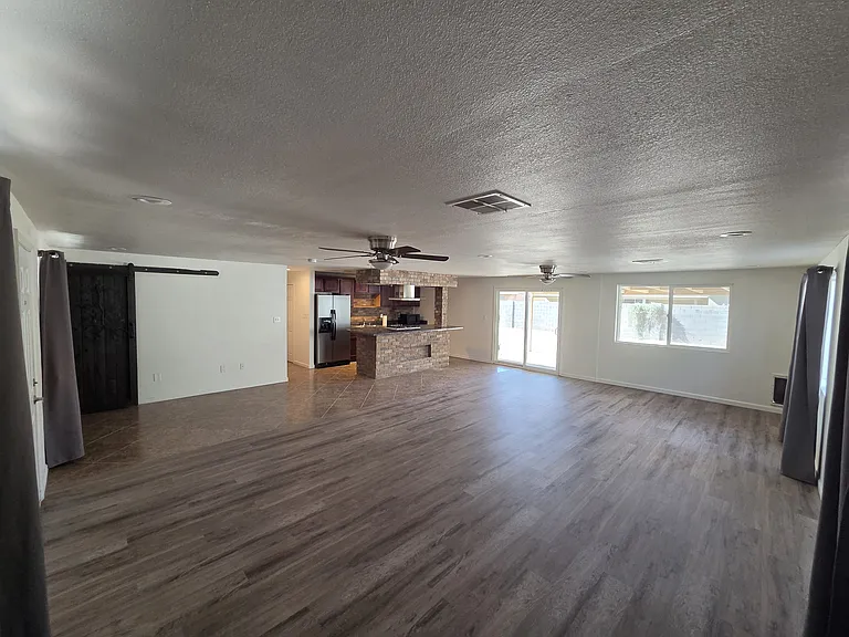 3643 E Ludlow Dr — Photo 3