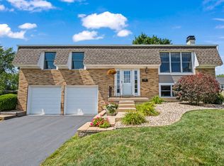 3960 Colony Ct, Hoffman Estates, IL 60192