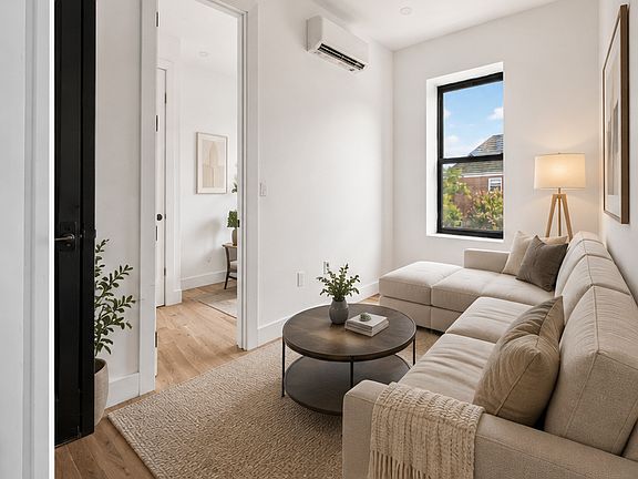 3rd image of 474 Suydam St #2RR